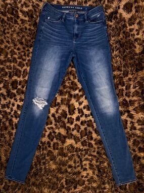 American Eagle Outfitters Dark Blue Women’s Skinny Jeans with Knee Rip